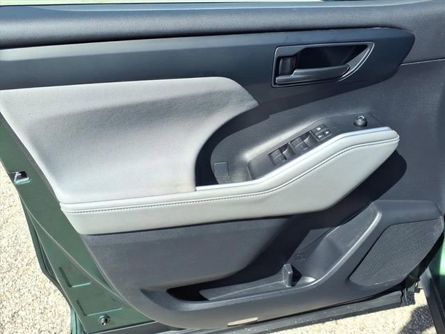 Used 2024 Toyota Highlander LE image 13