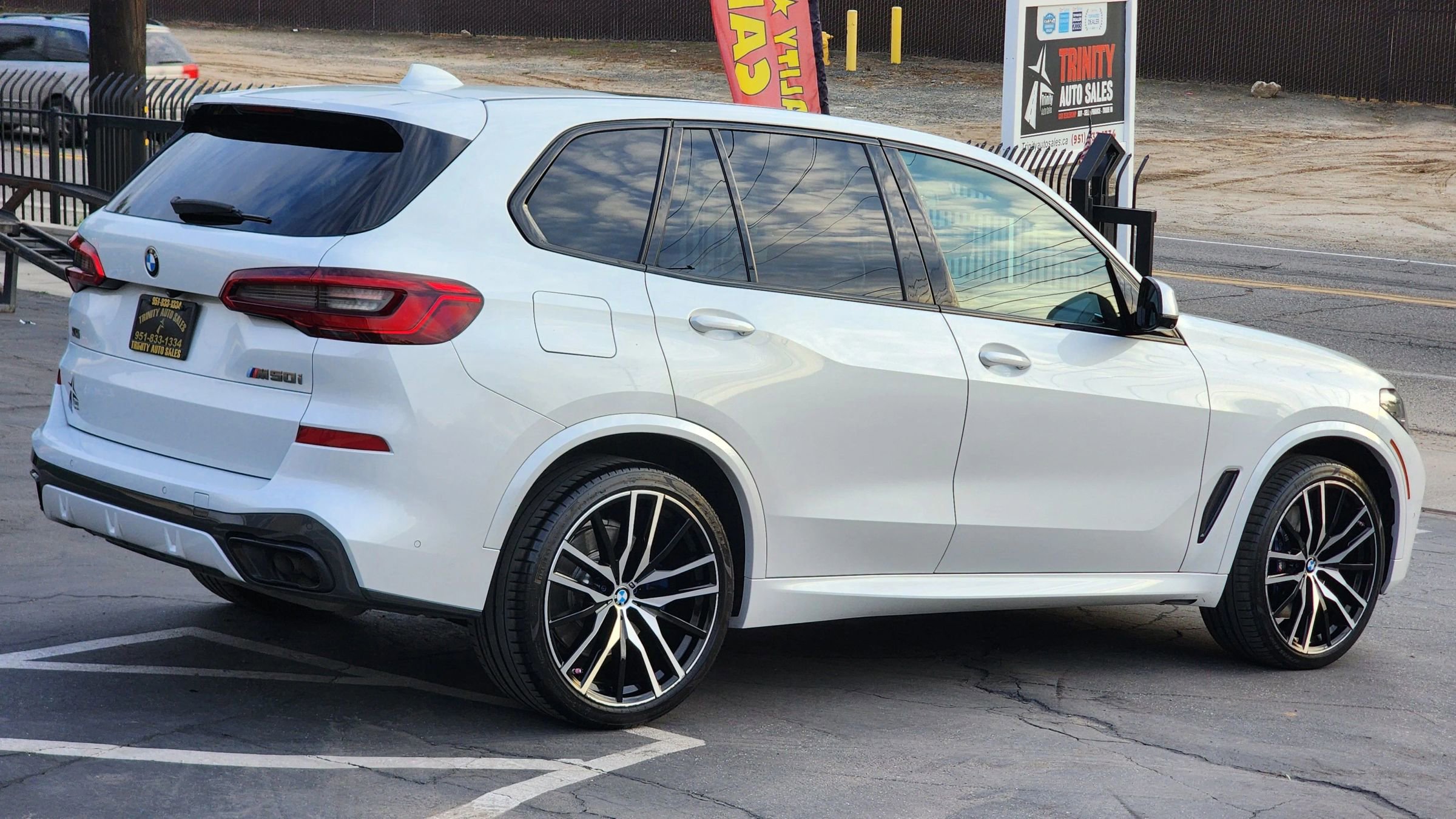 Used 2020 BMW X5 M50i w/ Premium Package image 8