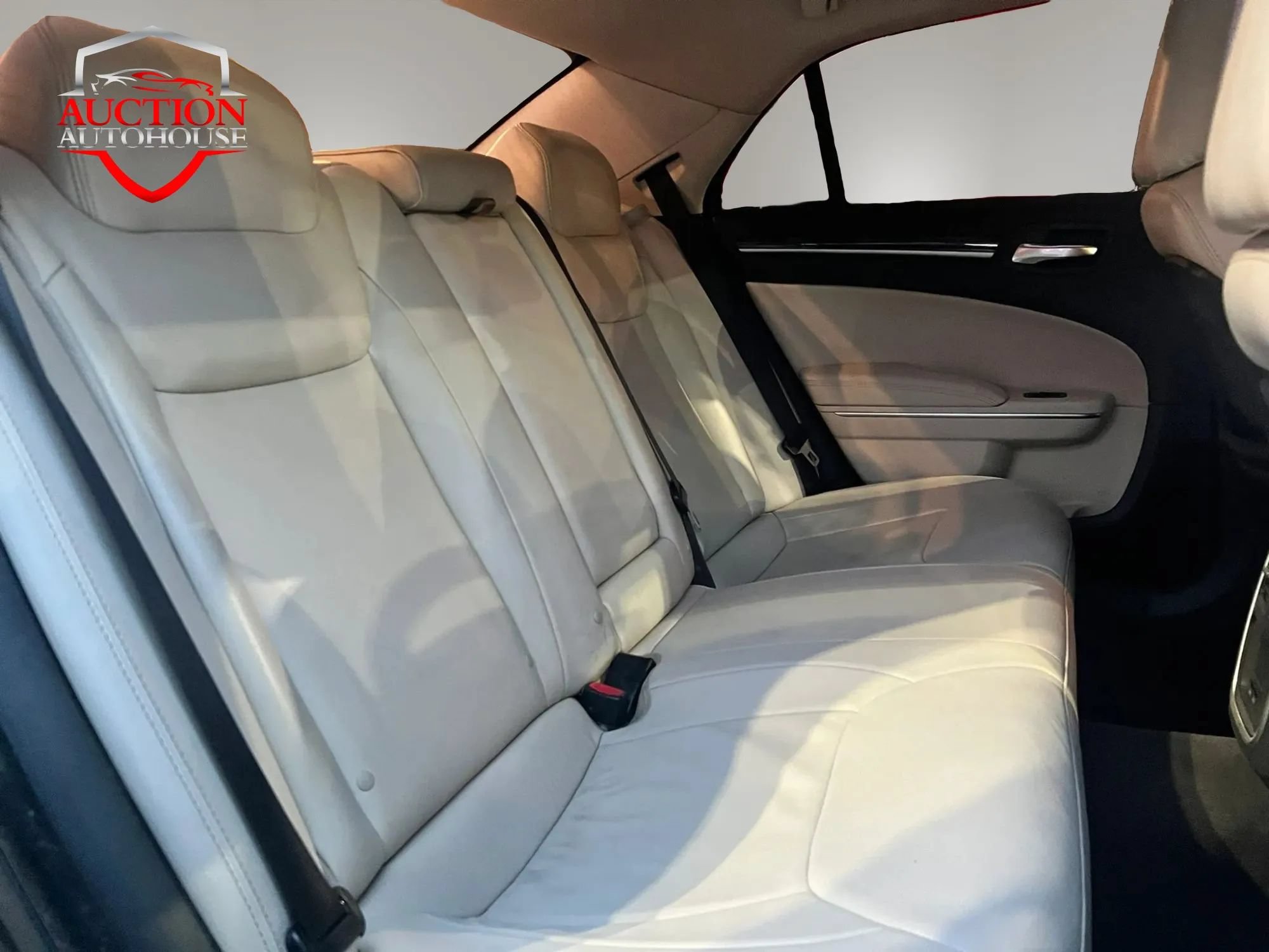 Used 2016 Chrysler 300 Limited RWD image 18