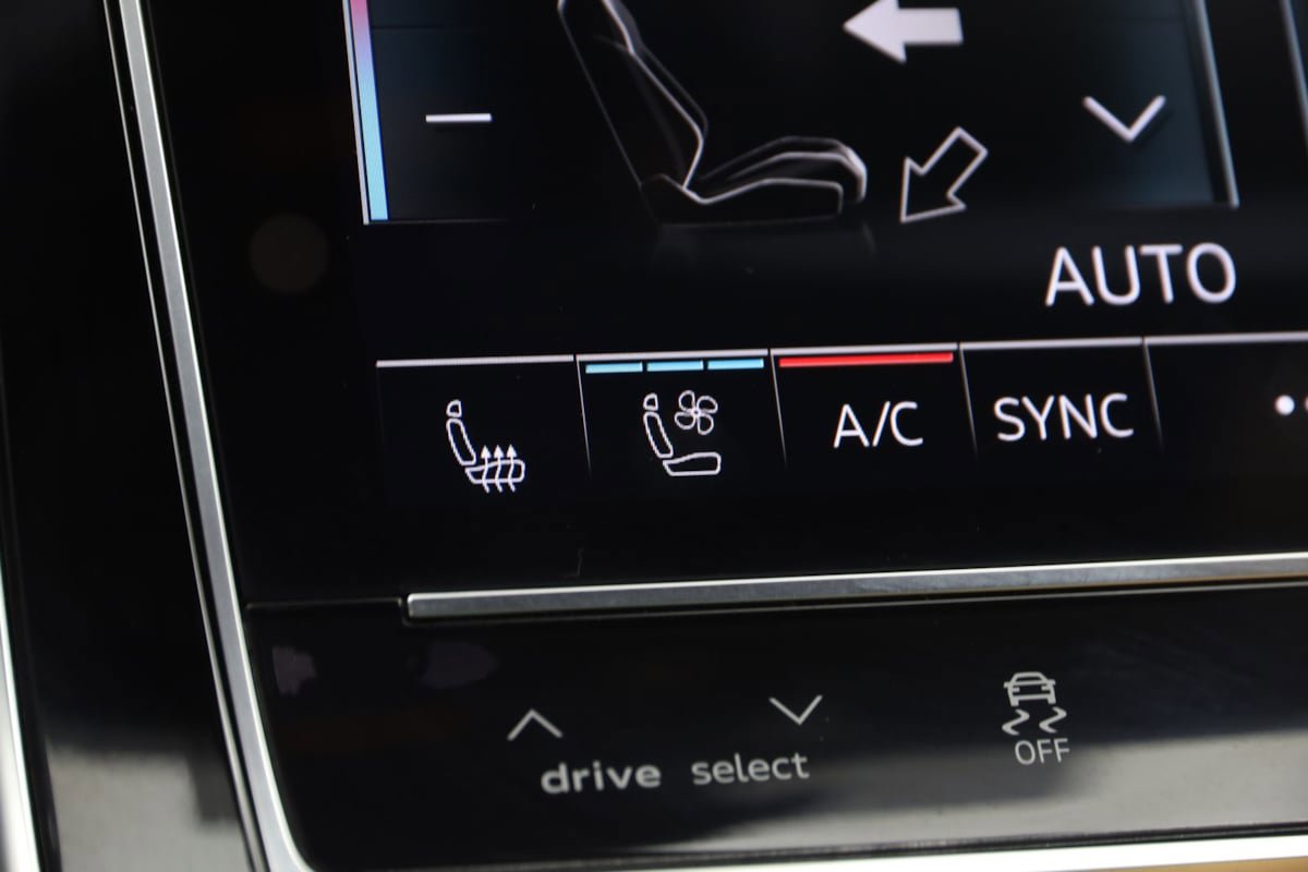 Used 2023 Audi RS Q8 w/ Black Optic Package AWD/4WD image 9