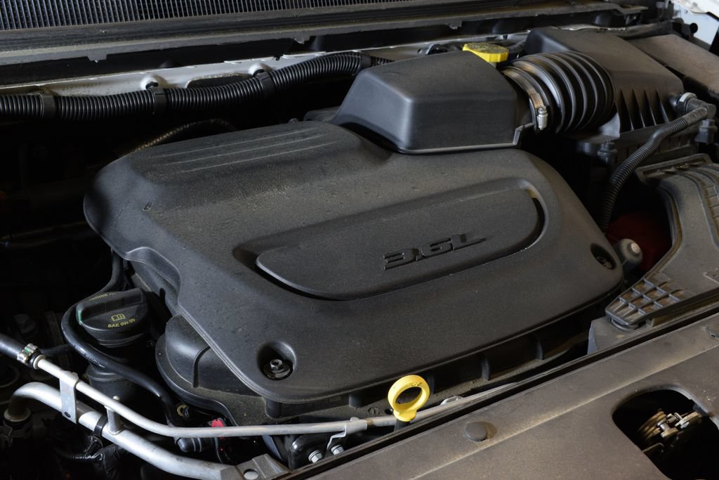 Used 2023 Chrysler Pacifica Limited AWD/4WD image 32