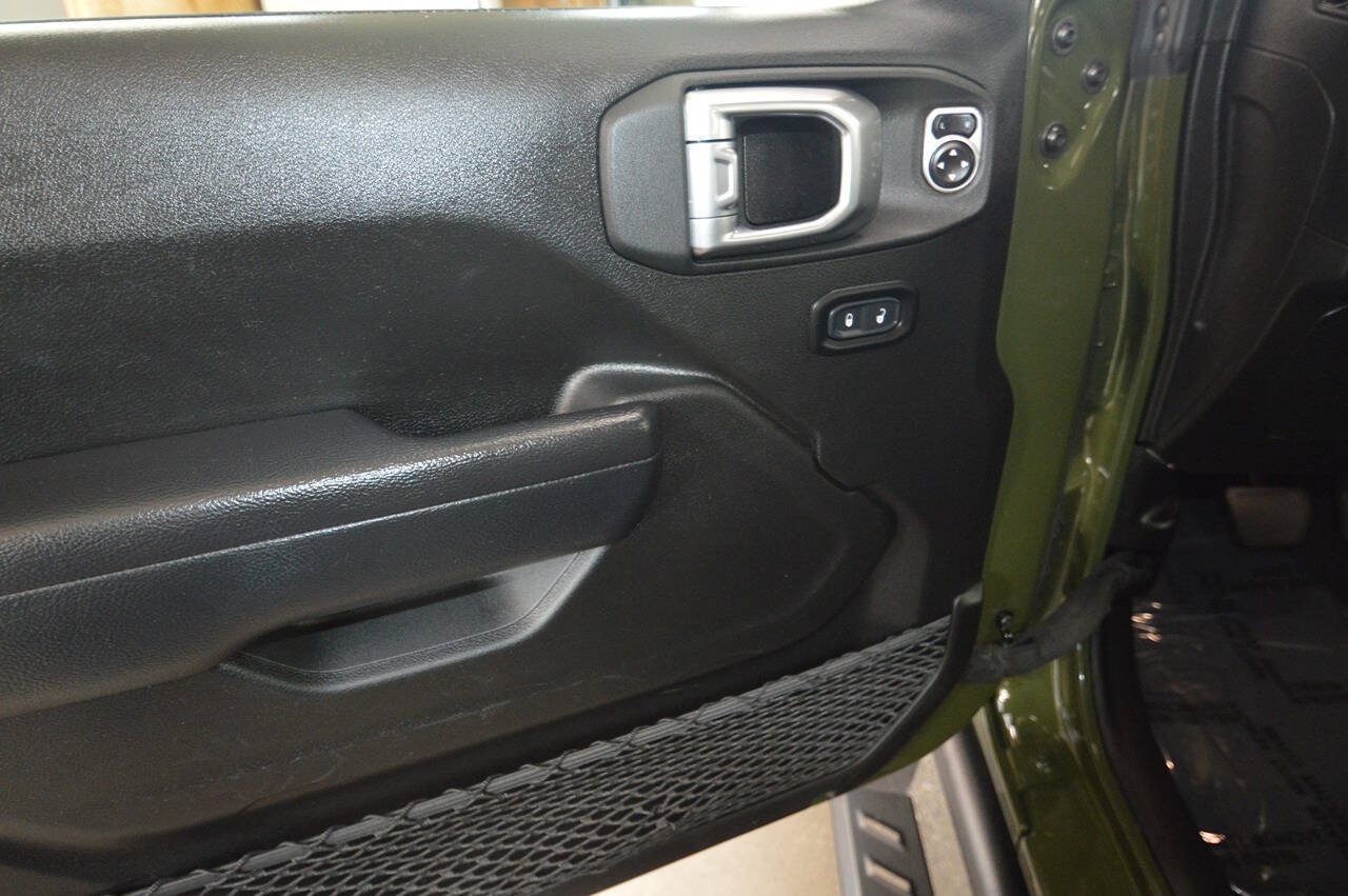 Used 2024 Jeep Wrangler Unlimited w/ Convenience Group AWD/4WD image 27