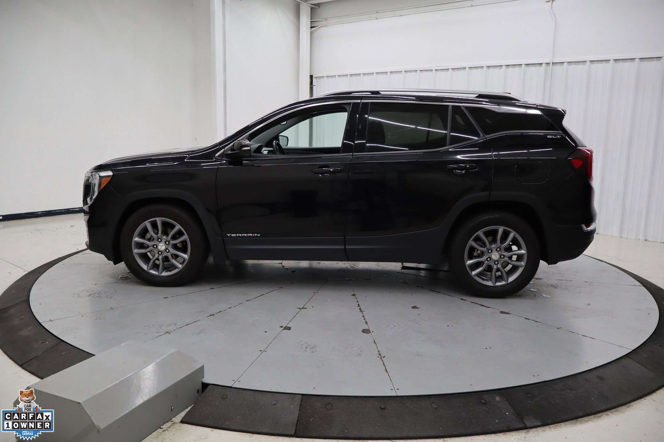 Used 2024 GMC Terrain SLT image 10