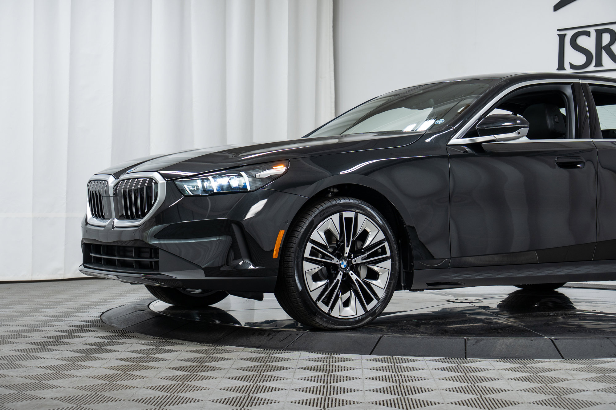 New 2026 BMW 530i xDrive w/ Premium Package image 25