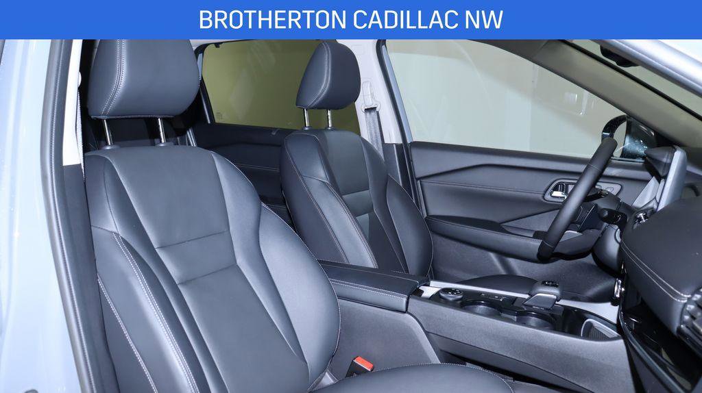 Used 2025 Nissan Rogue SL w/ SL Premium Package image 24