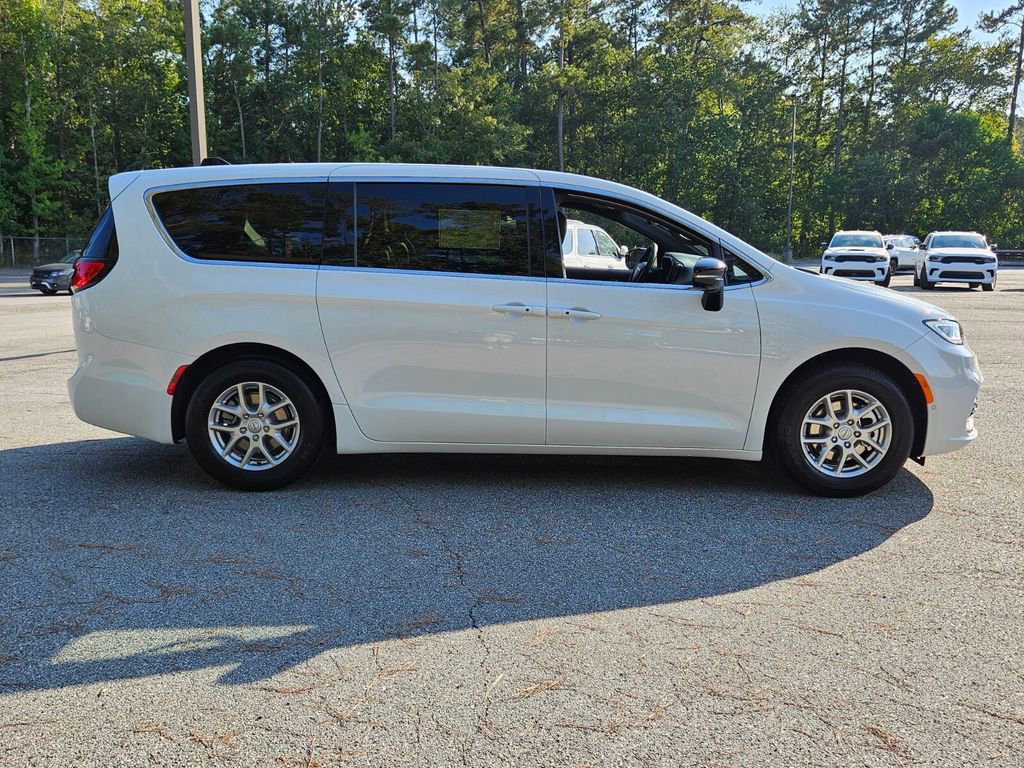 New 2026 Chrysler Pacifica Select image 13