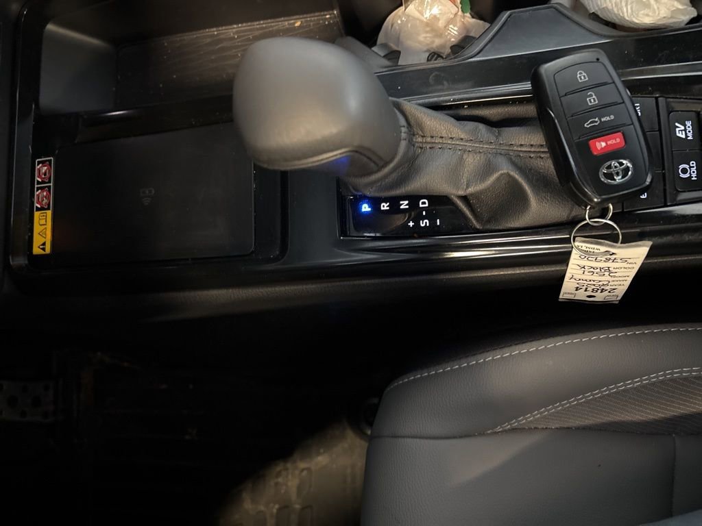 Certified 2025 Toyota Camry SE image 9