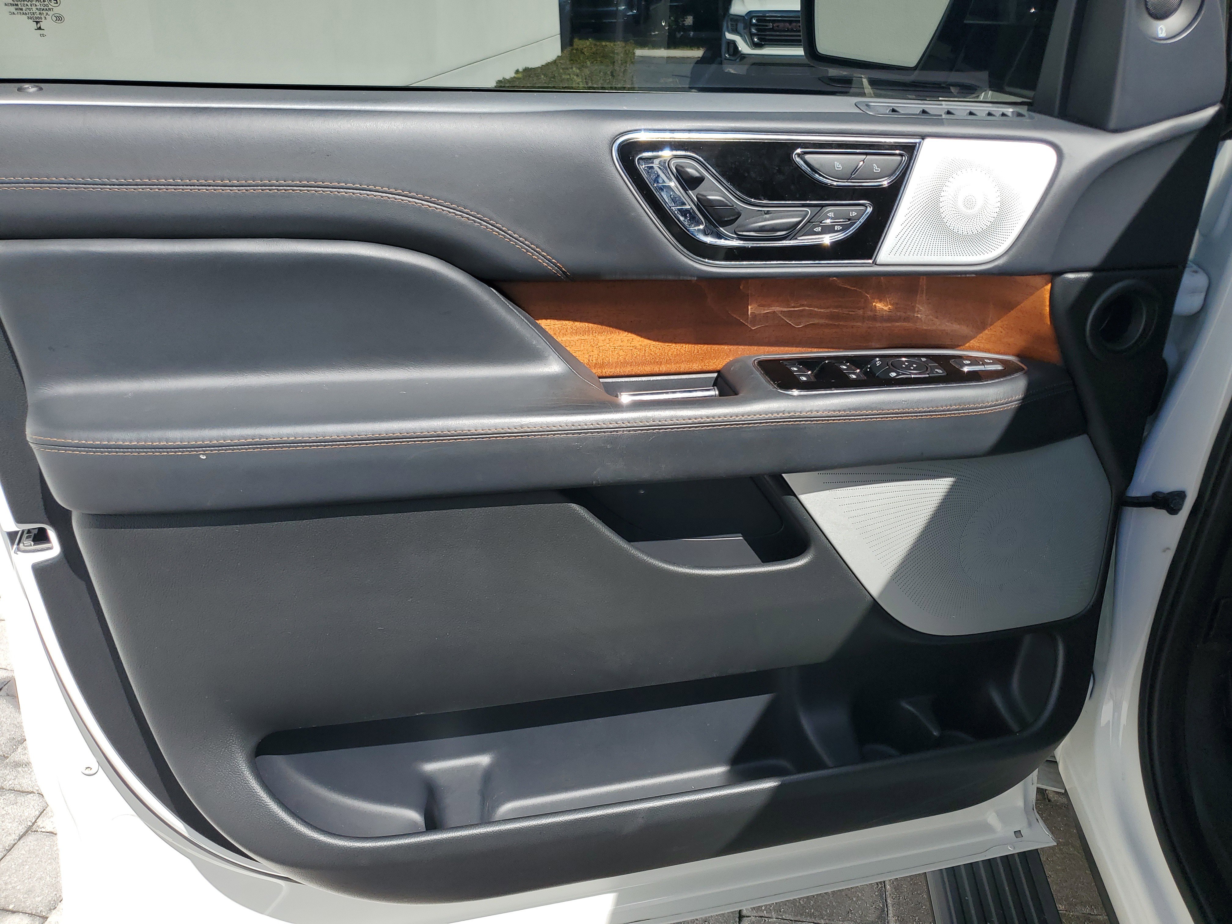 Used 2023 Lincoln Navigator Black Label image 9