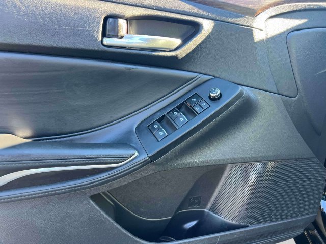 Certified 2022 Toyota Avalon XLE w/ Moonroof Package FWD image 17