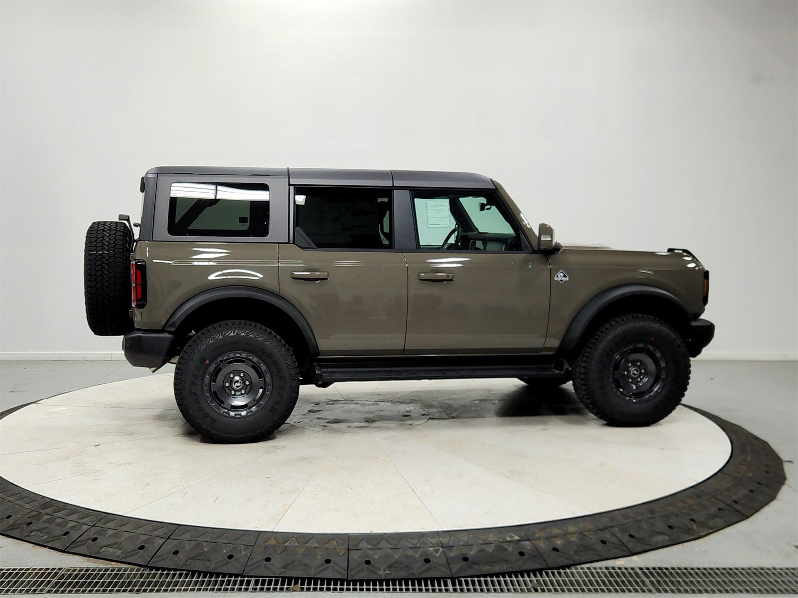 New 2025 Ford Bronco Outer Banks w/ Sasquatch Package image 8