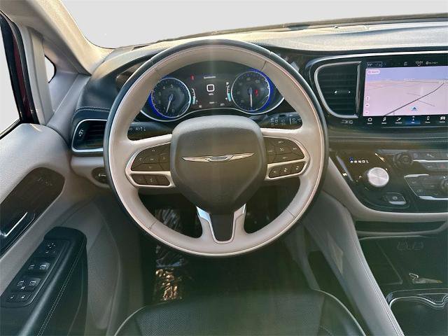 Used 2021 Chrysler Pacifica Limited image 19