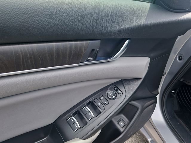 Used 2018 Honda Accord EX image 17