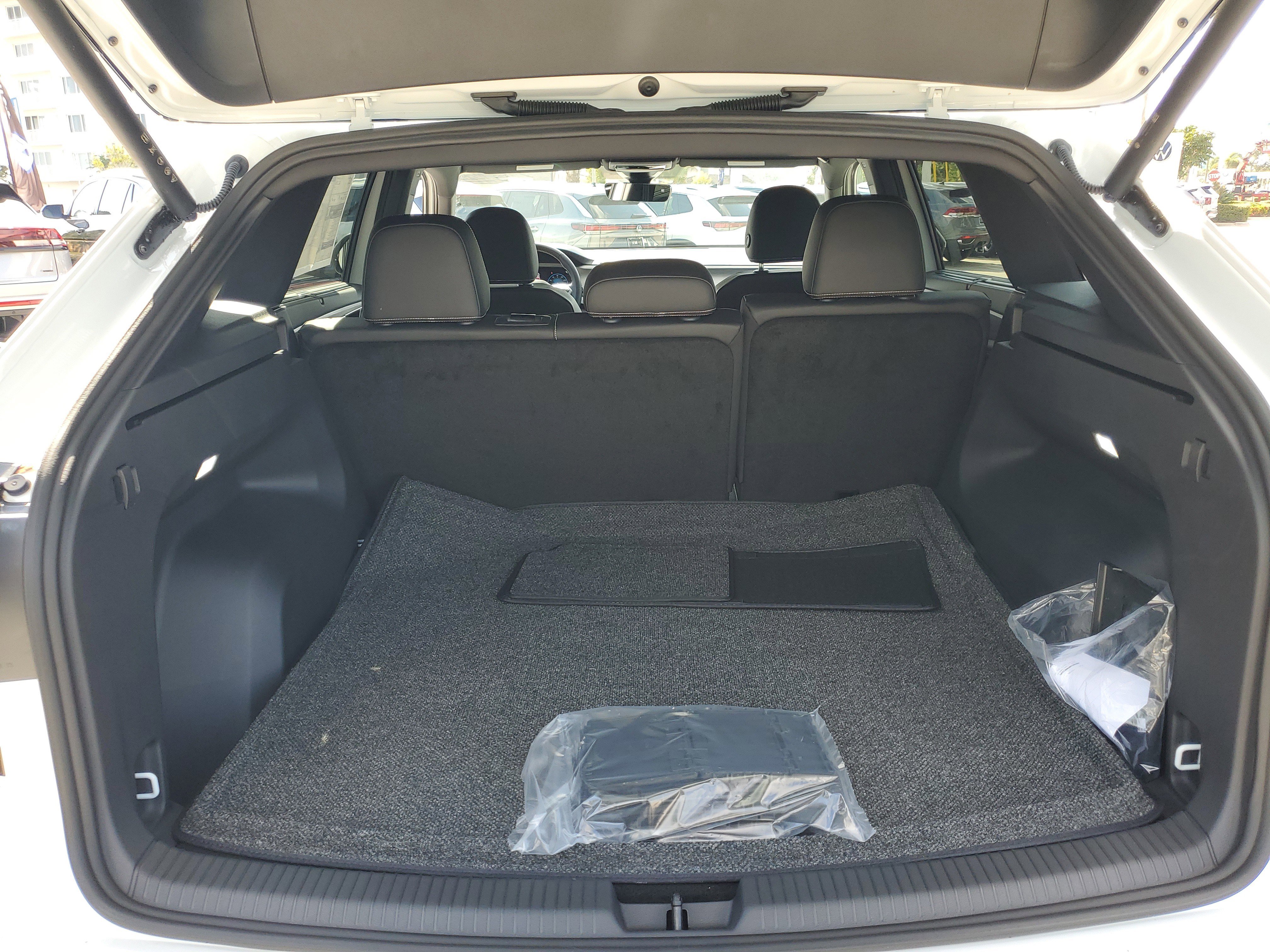New 2026 Volkswagen Atlas Cross Sport SE image 8