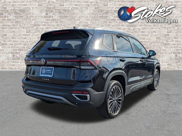 Certified 2025 Volkswagen Taos SE image 4