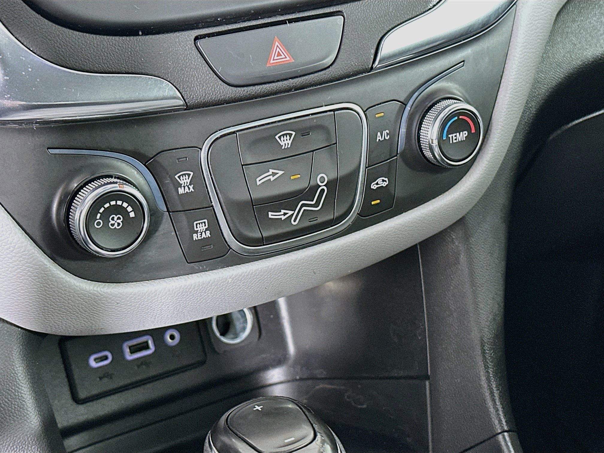 Used 2020 Chevrolet Equinox LS FWD image 23