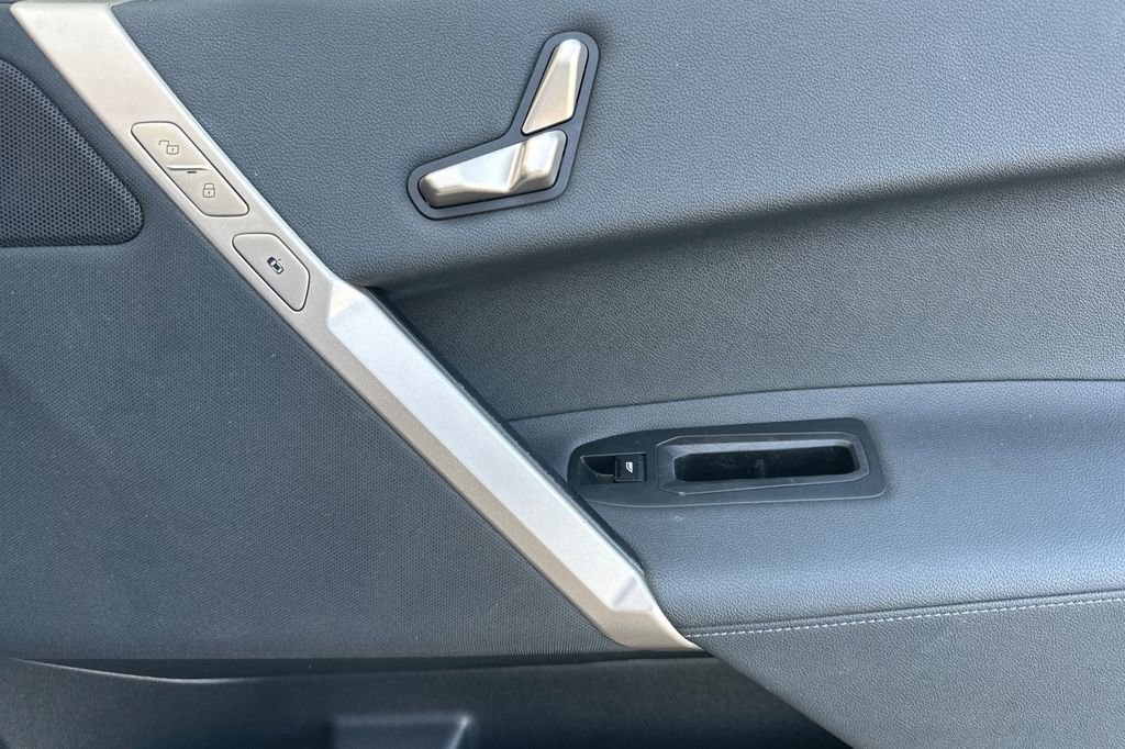 Used 2024 BMW iX xDrive50 w/ Sport Package image 19