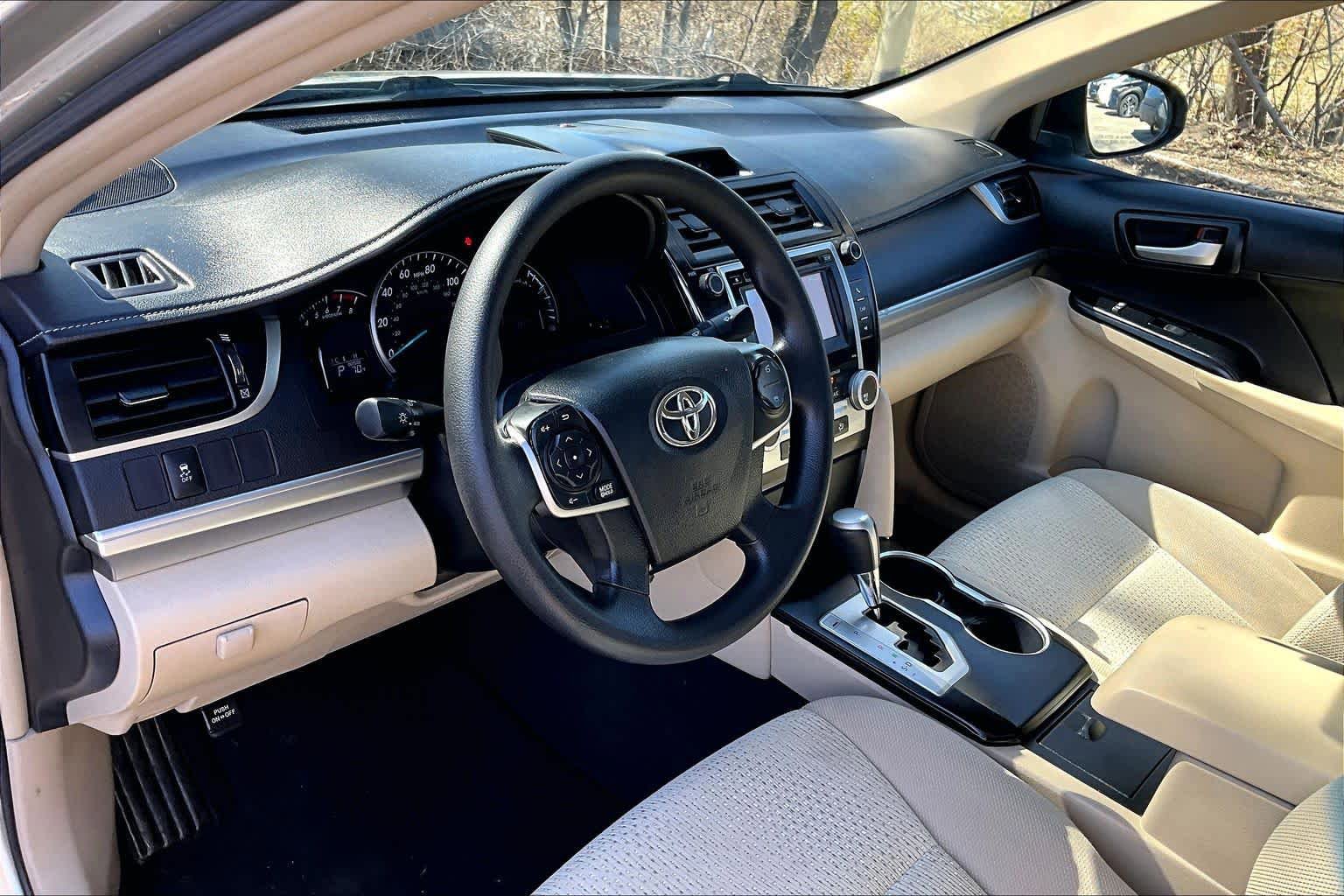 Used 2014 Toyota Camry LE FWD image 16