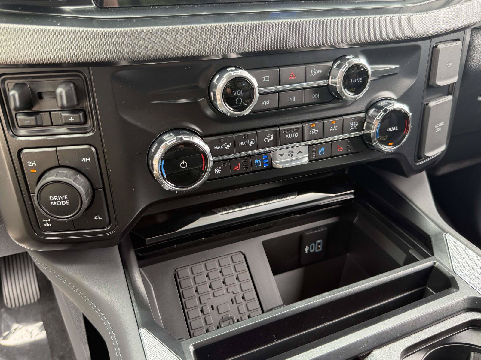 New 2026 Ford F350 Platinum AWD/4WD image 10