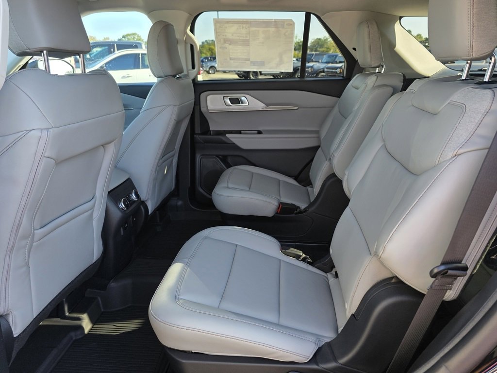 New 2025 Ford Explorer Active w/ Active Comfort Package image 17