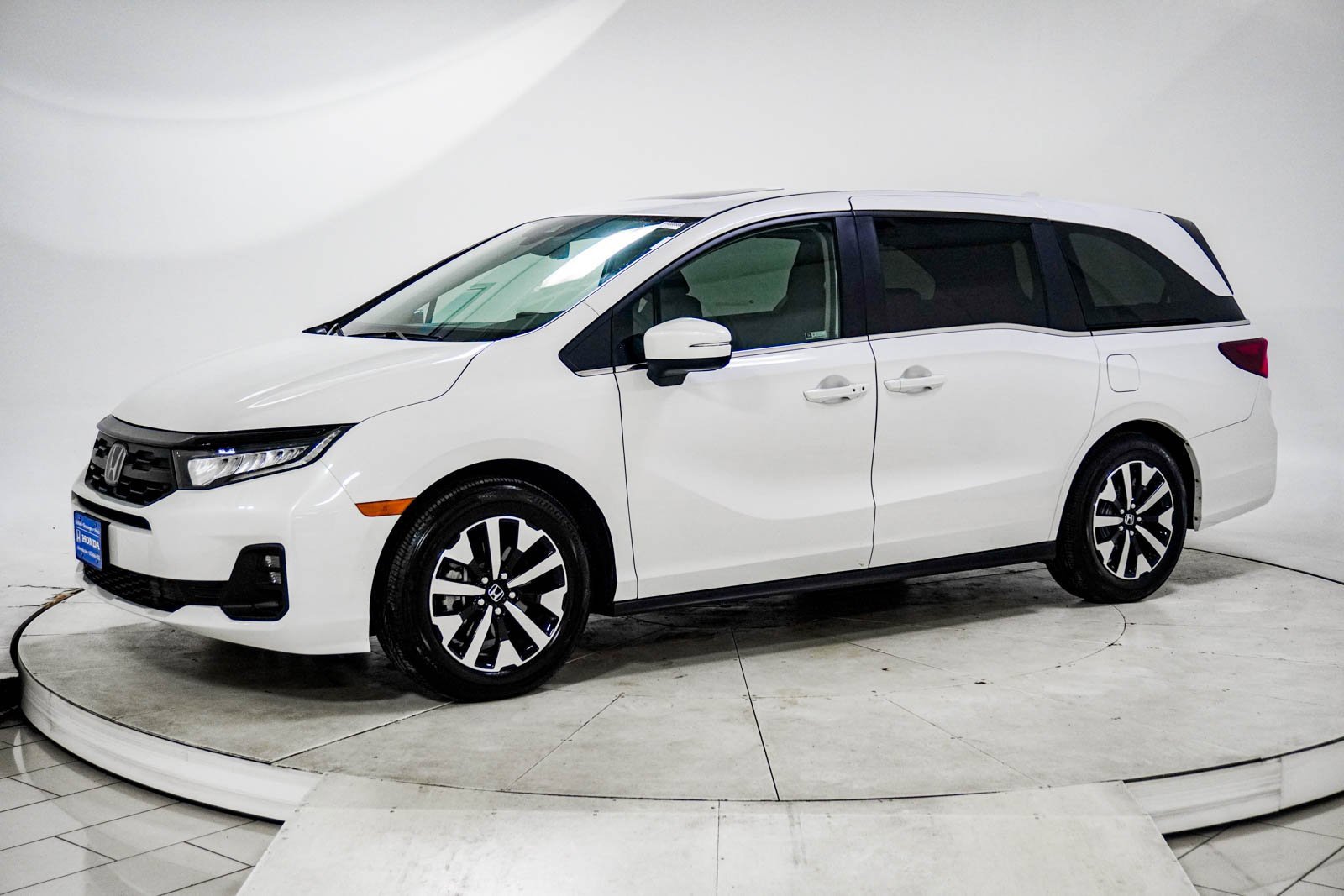 Certified 2026 Honda Odyssey EX-L image 4