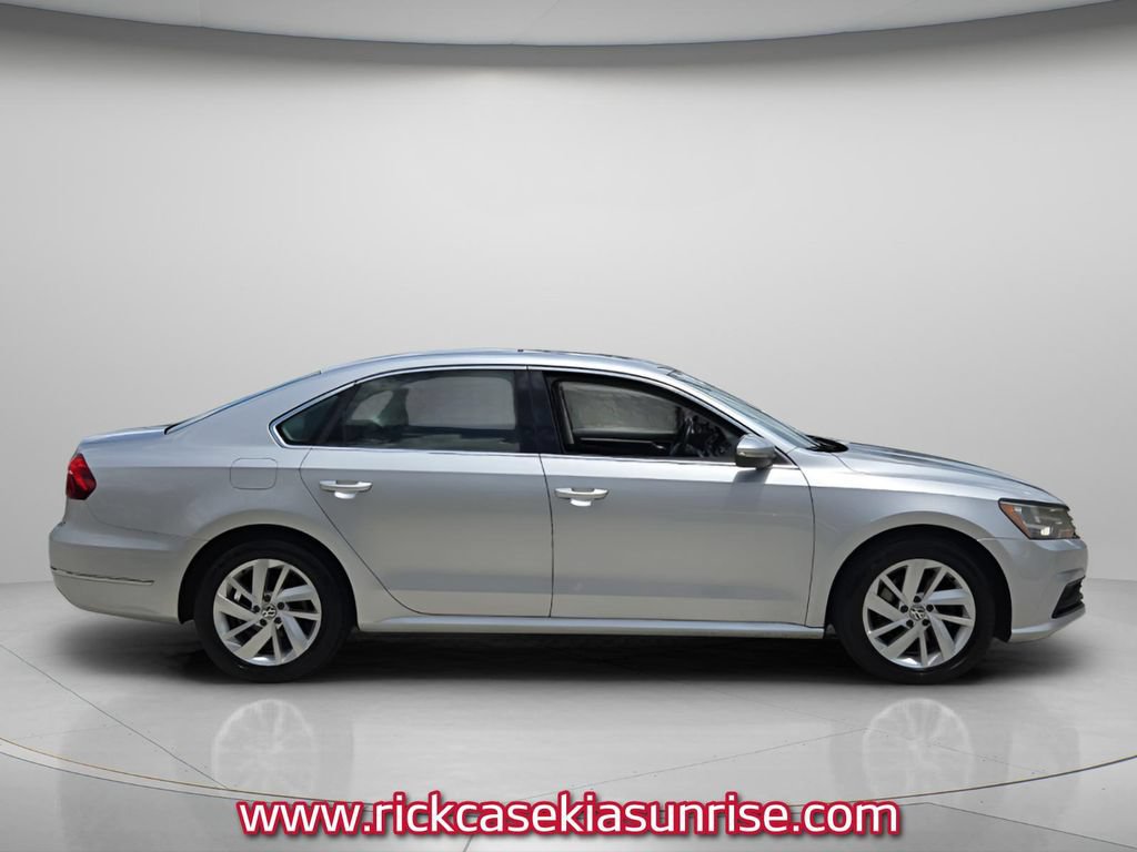 Used 2018 Volkswagen Passat 2.0T SE FWD image 4