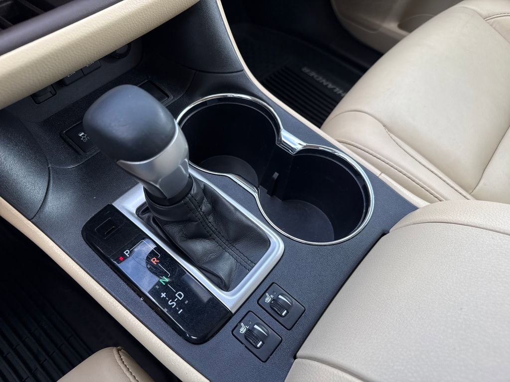 Used 2019 Toyota Highlander XLE image 24