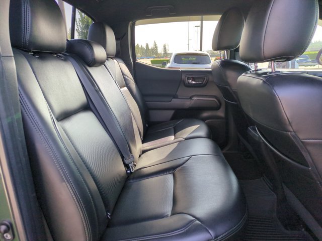 Used 2022 Toyota Tacoma TRD Sport w/ Technology Package RWD image 18
