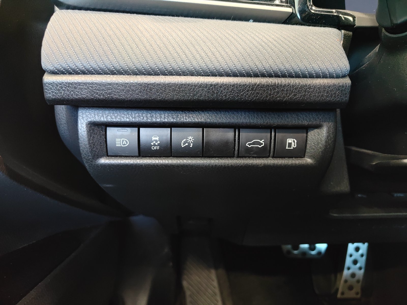 Used 2025 Toyota Camry SE FWD image 9