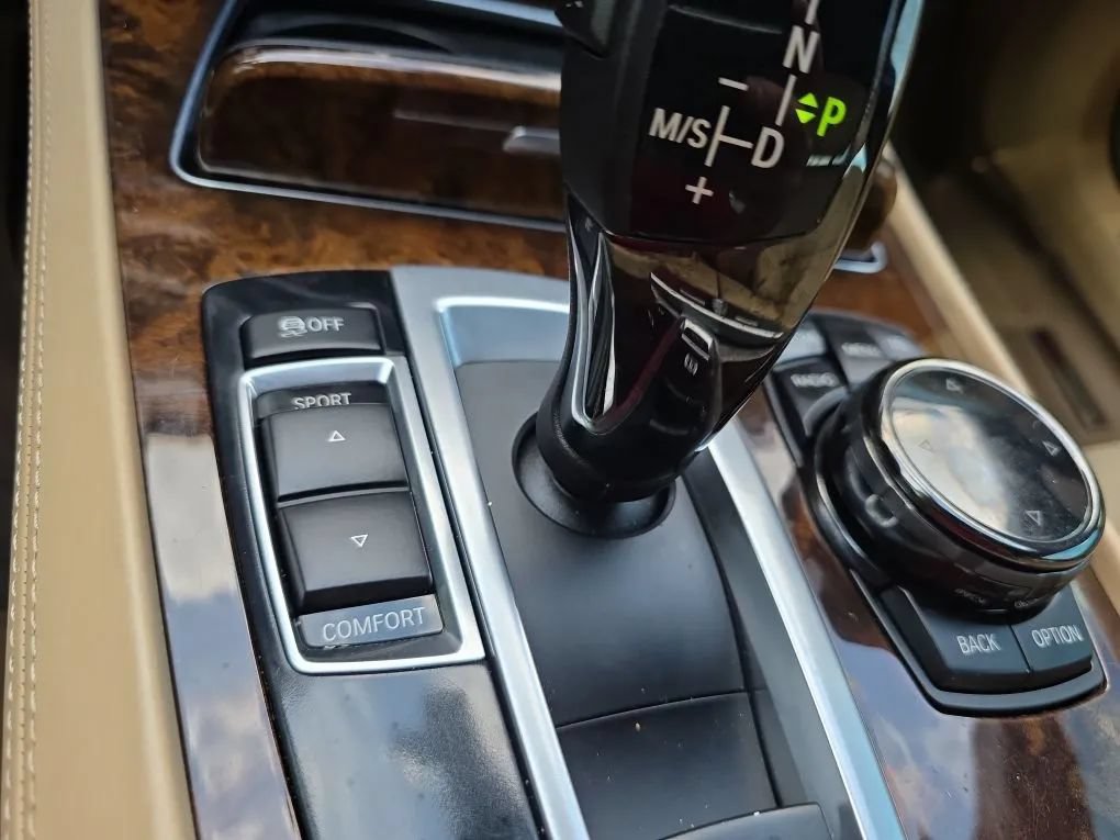 Used 2015 BMW 750Li RWD image 35