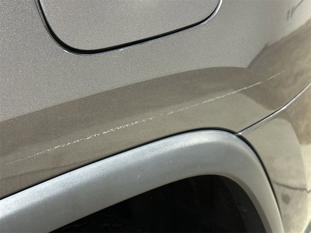 Used 2017 Jeep Grand Cherokee Laredo w/ Quick Order Package 23E image 39