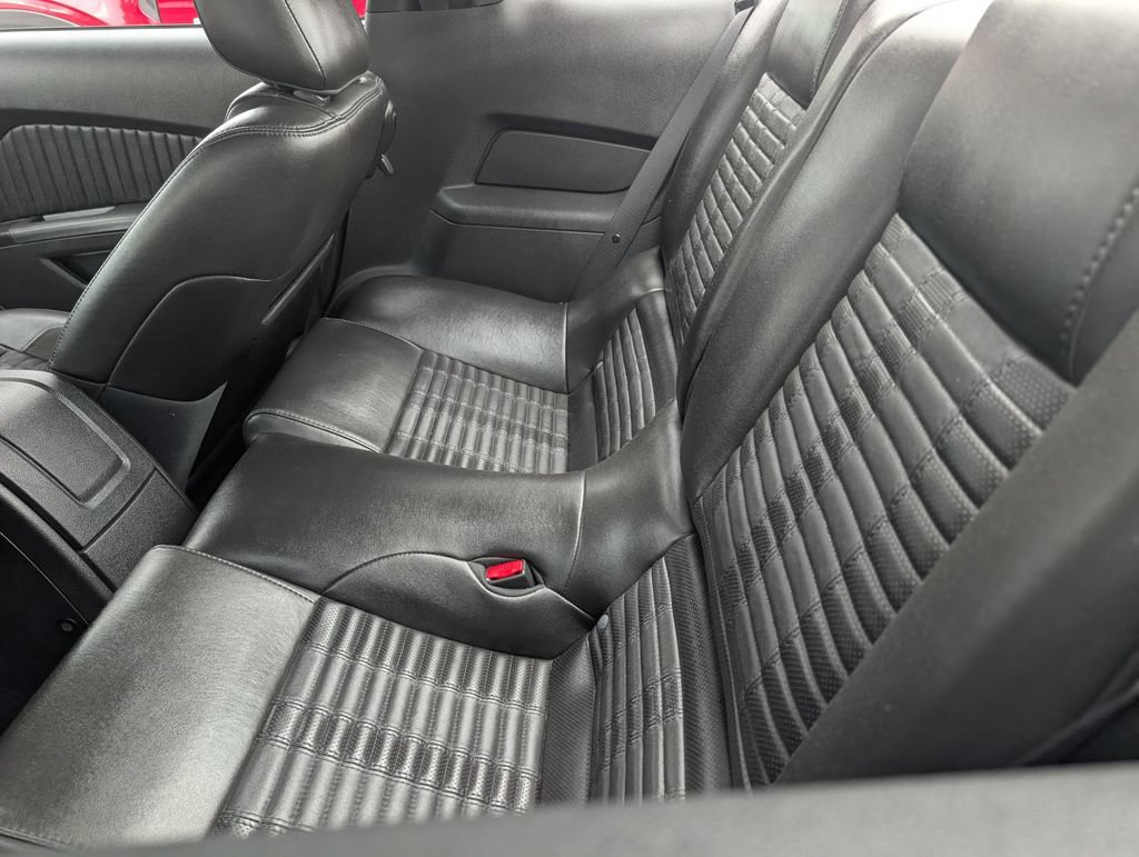 Used 2010 Ford Mustang Shelby GT500 RWD image 9