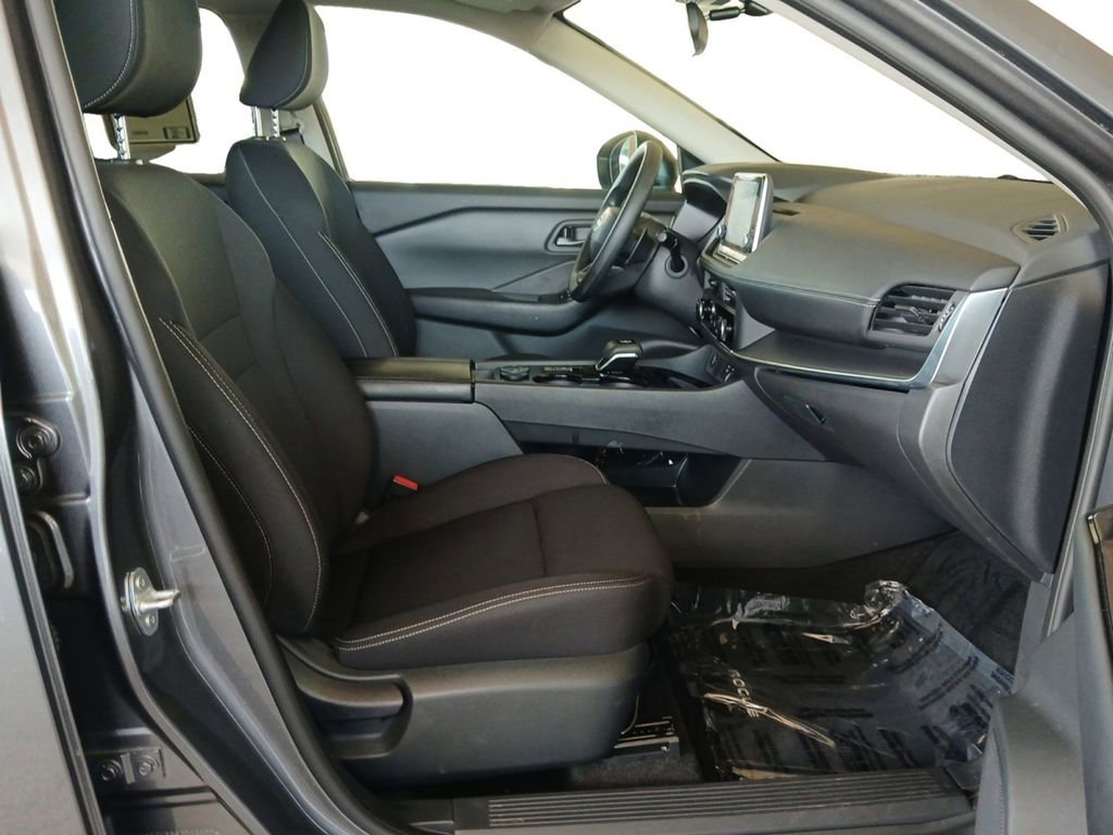 Used 2025 Nissan Rogue S AWD/4WD image 15