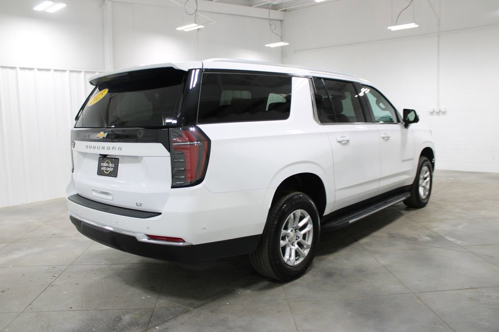 Used 2025 Chevrolet Suburban LT RWD image 9