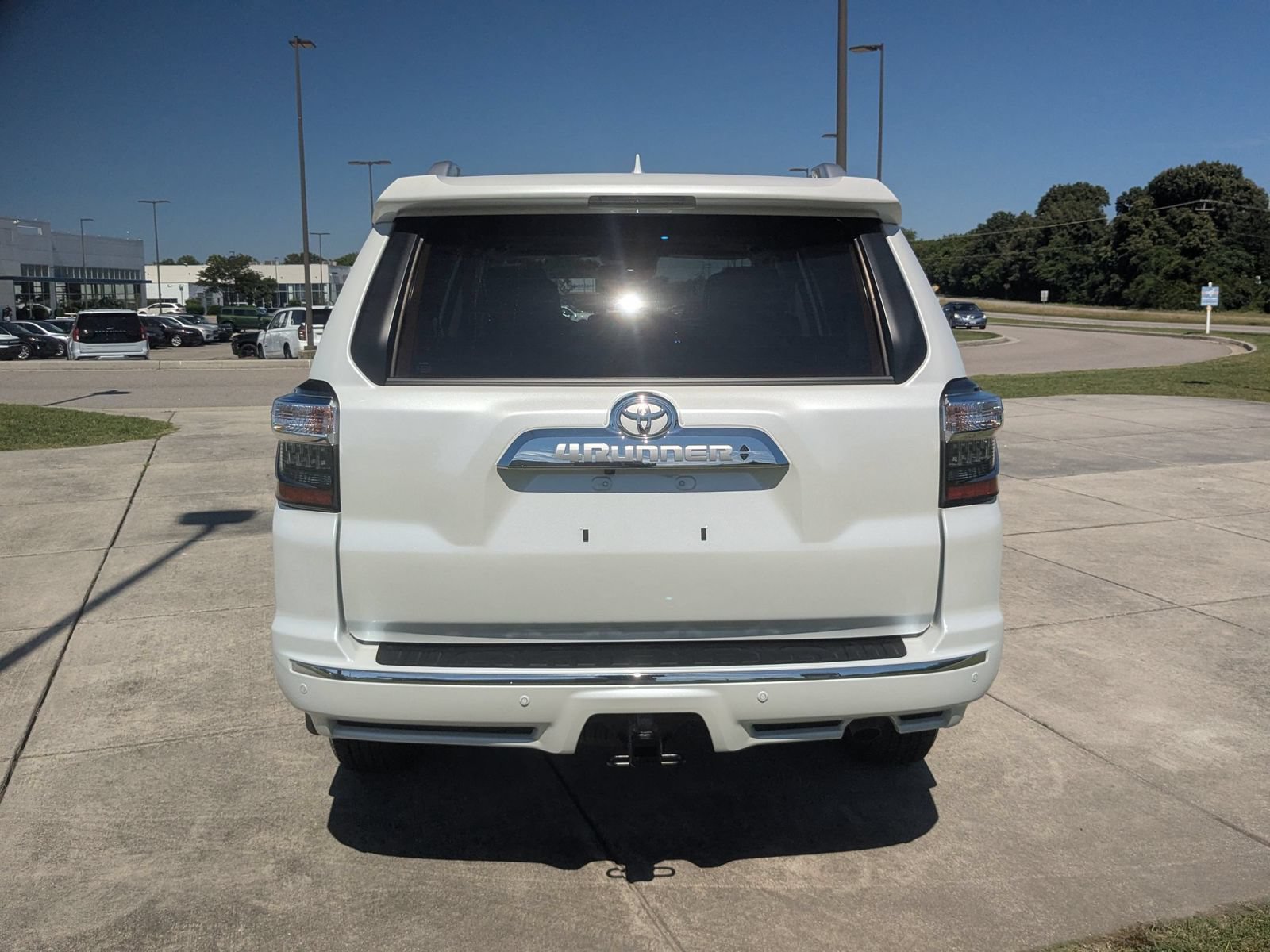 Used 2024 Toyota 4Runner Limited AWD/4WD image 4