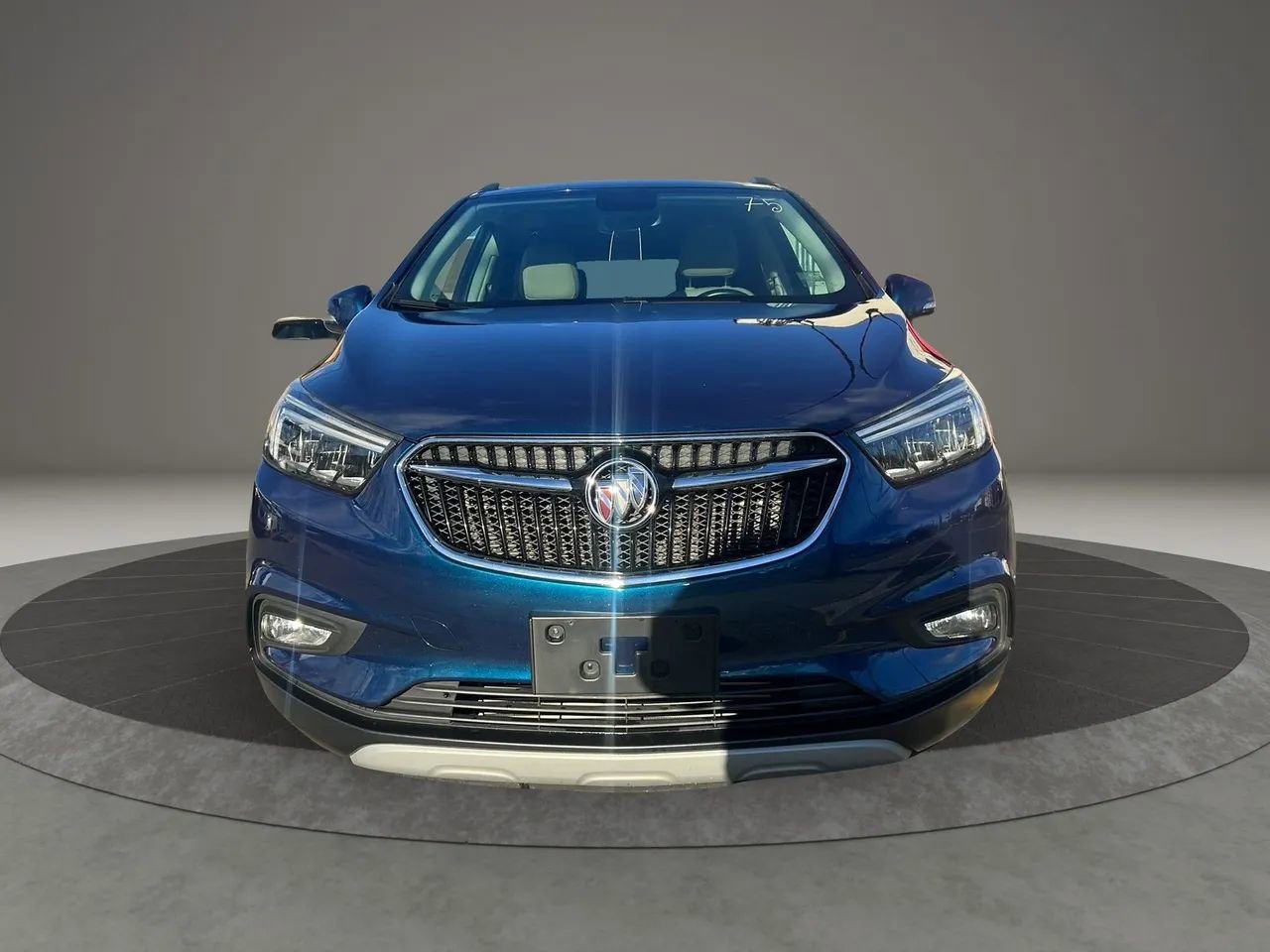 Used 2019 Buick Encore Essence AWD/4WD image 2