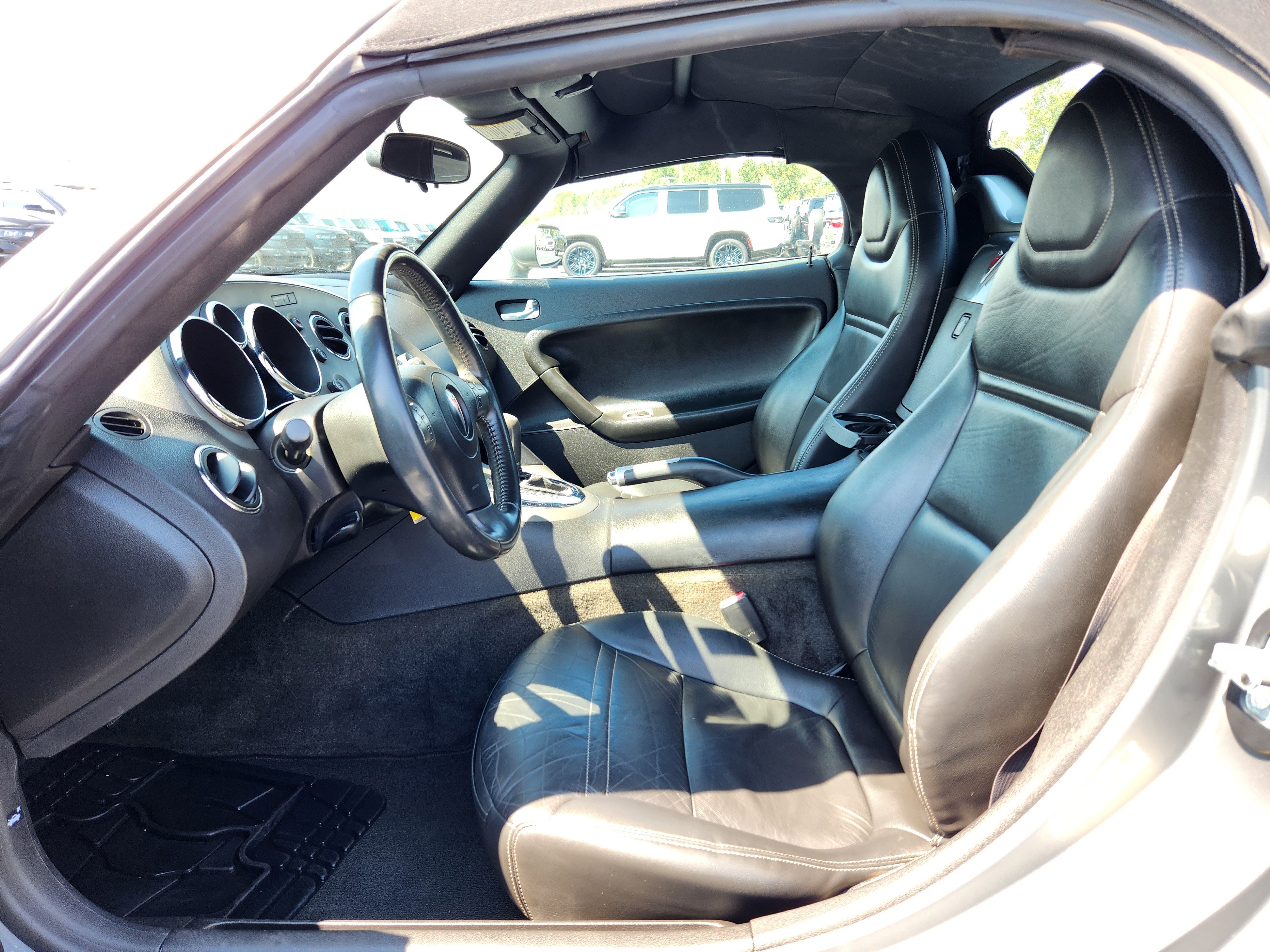 Used 2007 Pontiac Solstice Convertible w/ Premium Package RWD image 11