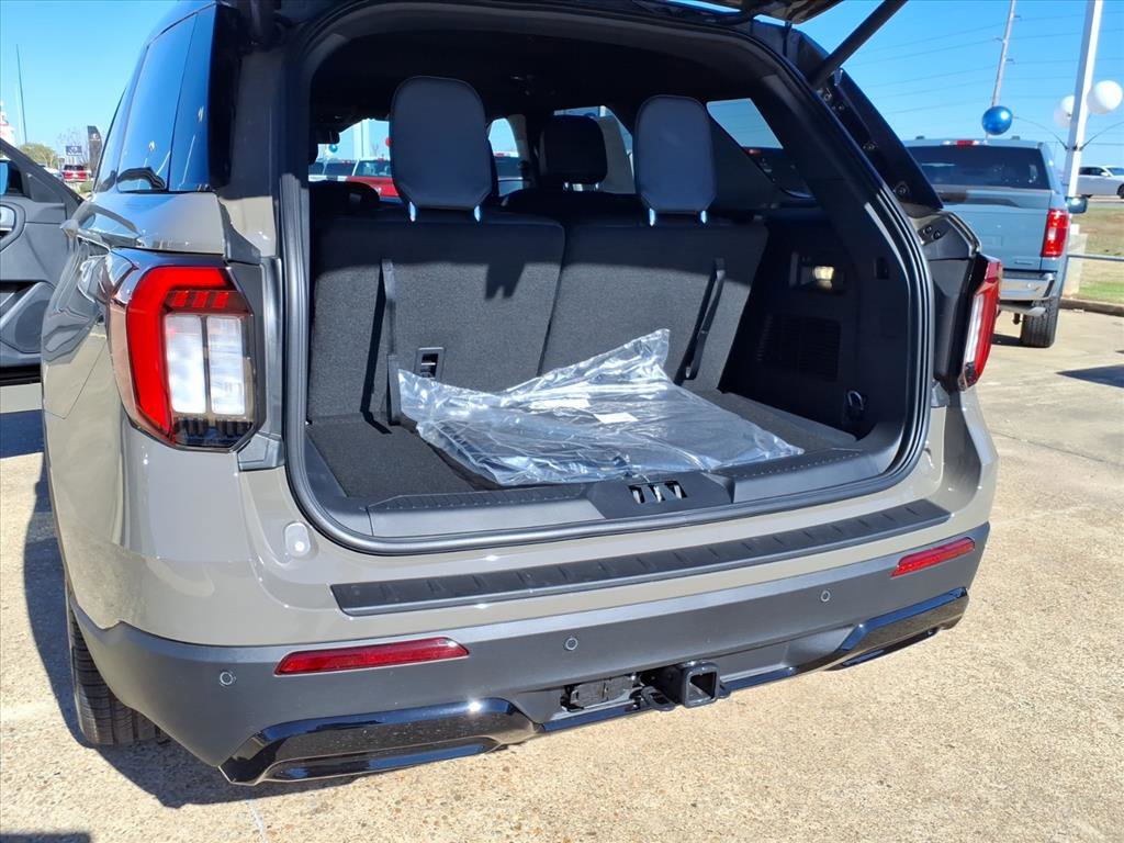 New 2026 Ford Explorer ST-Line w/ ST-Line Street Pack image 18
