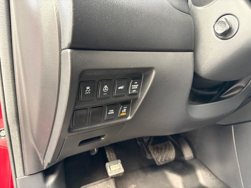 Used 2014 Nissan Pathfinder Platinum w/ Platinum Premium Package FWD image 26