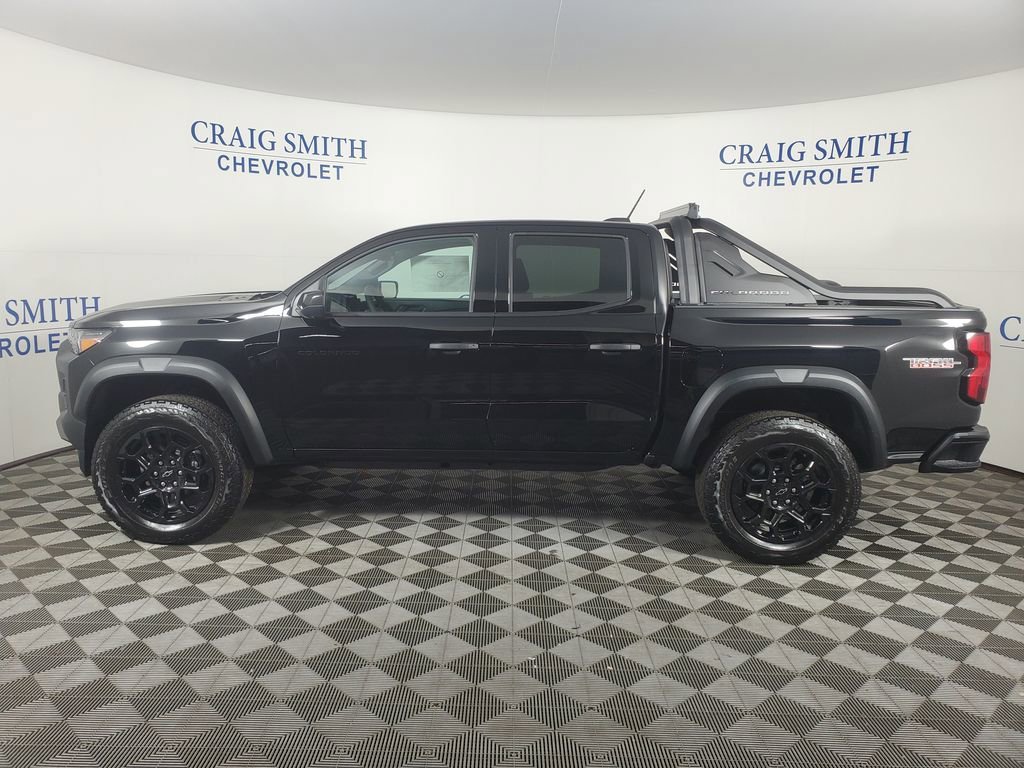 New 2026 Chevrolet Colorado Trail Boss w/ Midnight Edition AWD/4WD image 2