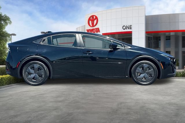 Used 2023 Toyota Prius Prime FWD image 3
