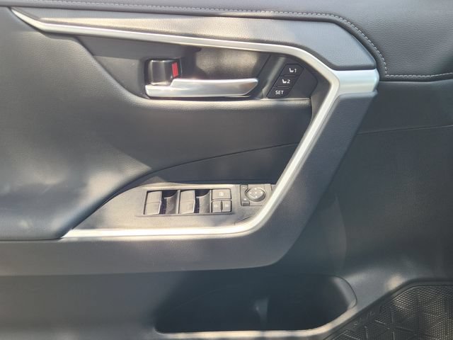 Used 2022 Toyota RAV4 Limited FWD image 17