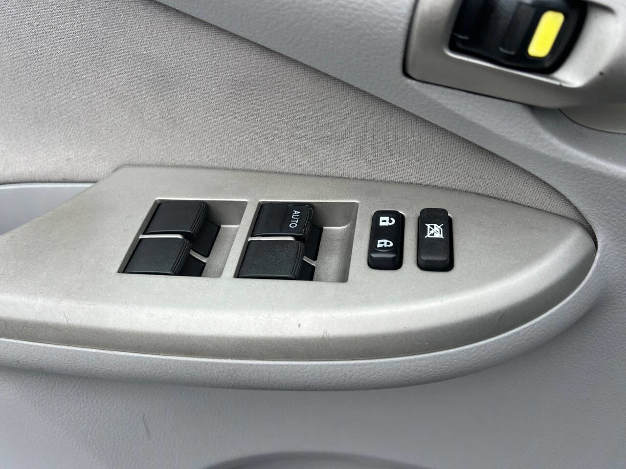 Used 2012 Toyota Corolla LE FWD image 15