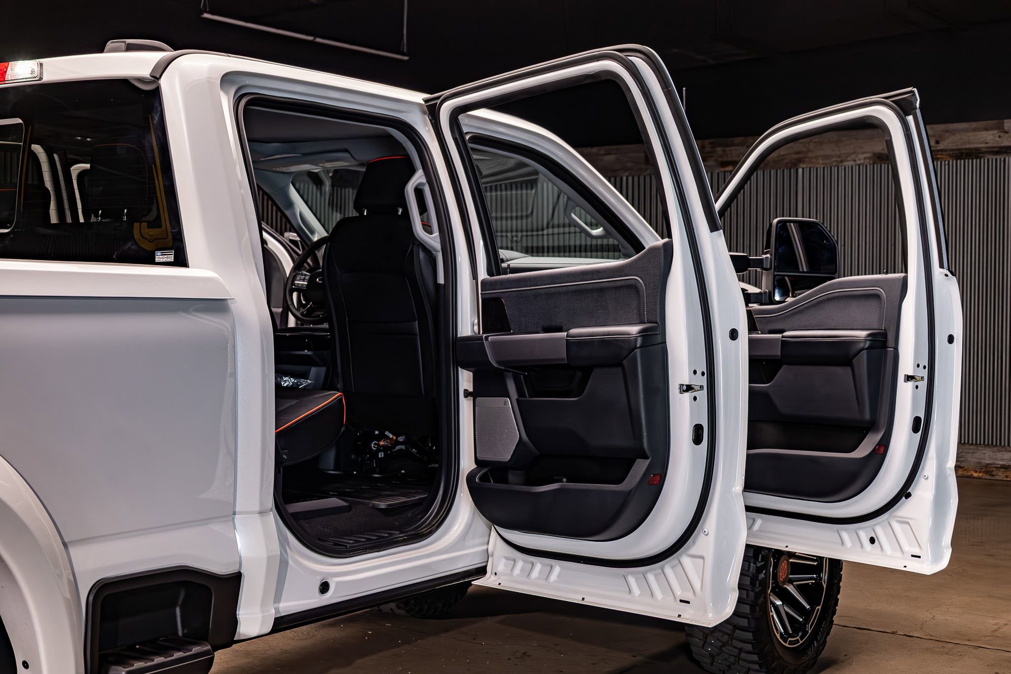 Used 2025 Ford F250 Lariat w/ Lariat Ultimate Package image 31