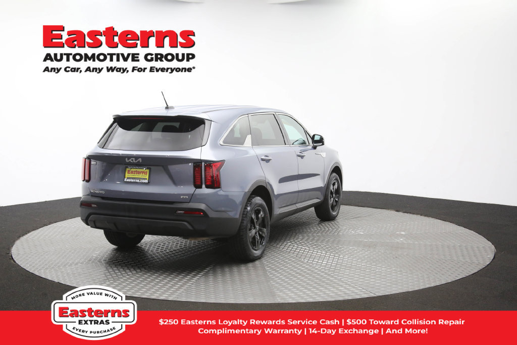 Used 2023 Kia Sorento LX AWD/4WD image 39