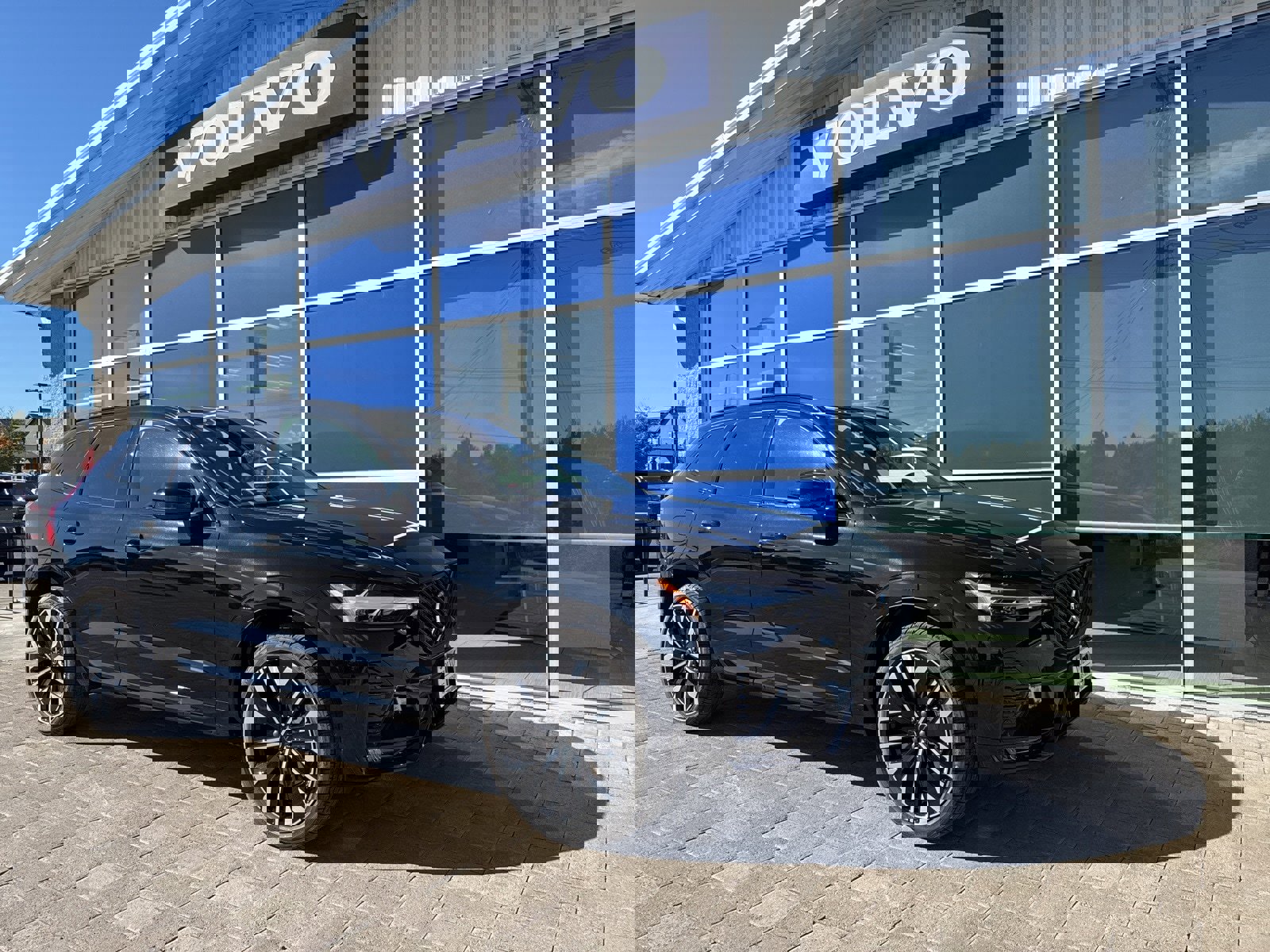 New 2026 Volvo XC60 B5 Ultra w/ Protection Package Premier image 1