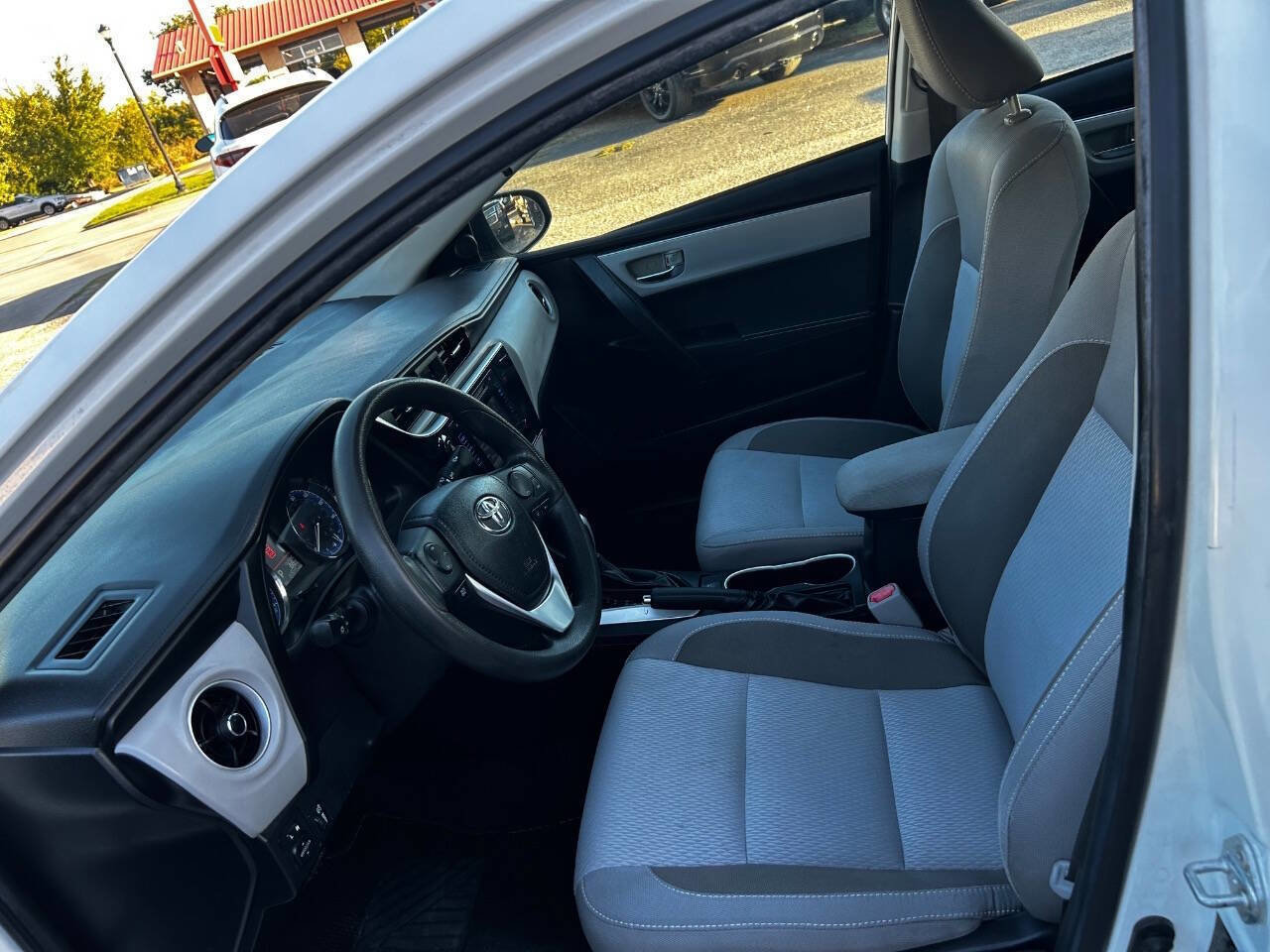 Used 2018 Toyota Corolla LE w/ Carpet Mat Package (TMS) image 9