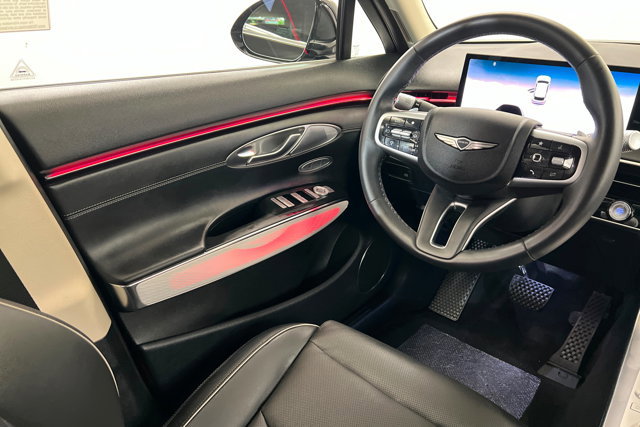 Used 2026 Genesis GV70 2.5T Advanced image 11