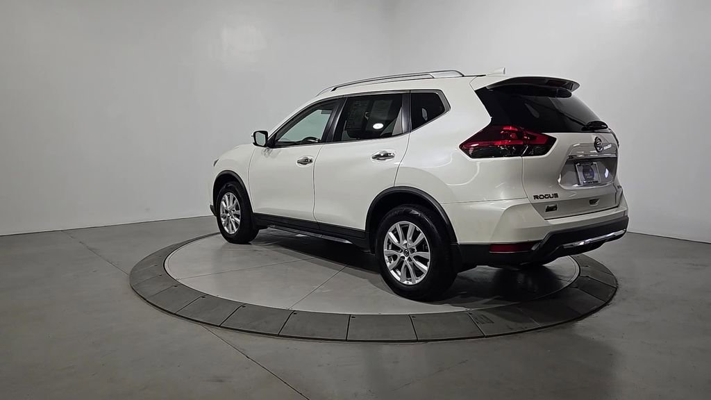 Used 2018 Nissan Rogue SV image 3