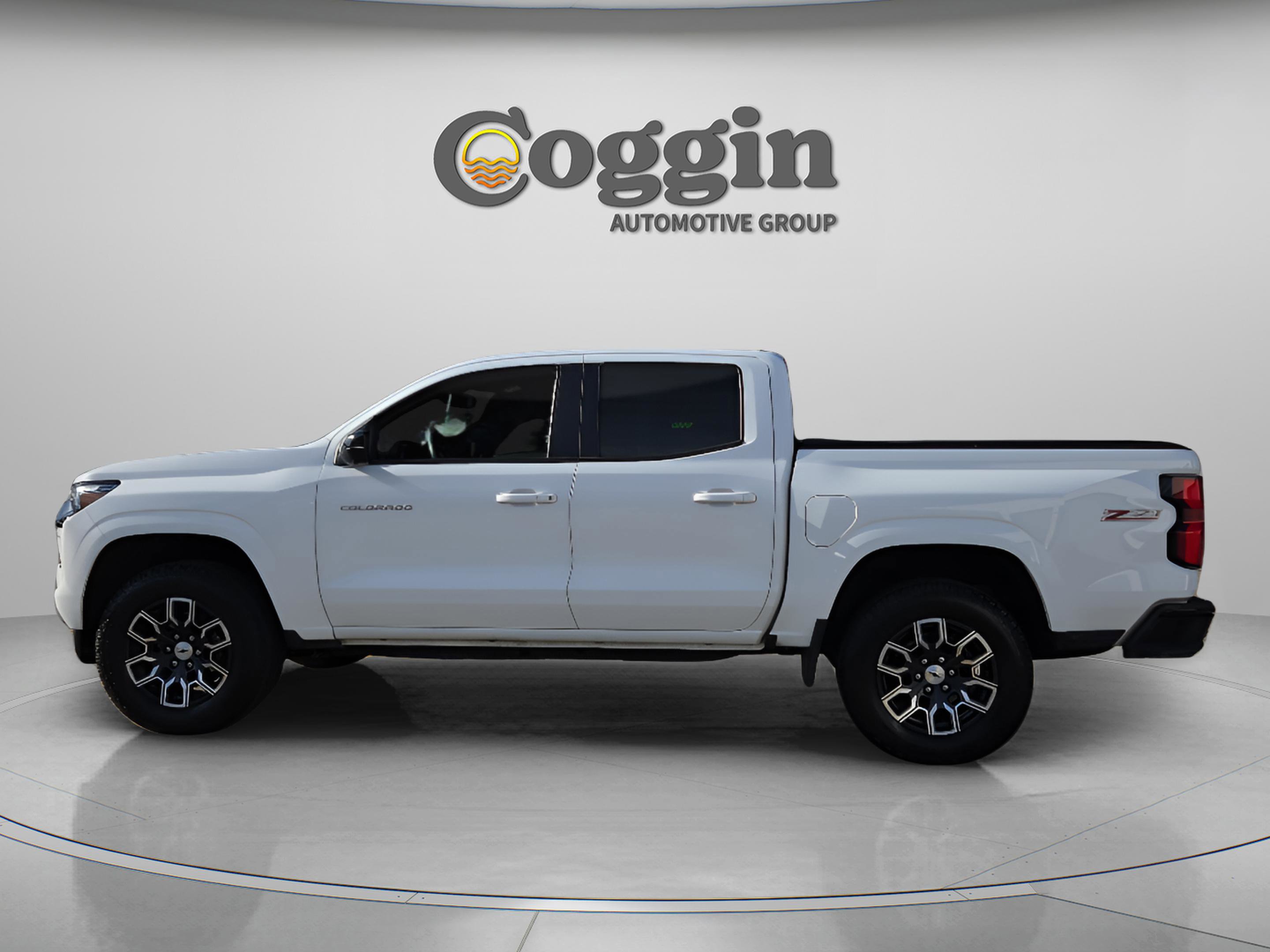 Used 2023 Chevrolet Colorado Z71 w/ Z71 Convenience Package 2 image 3