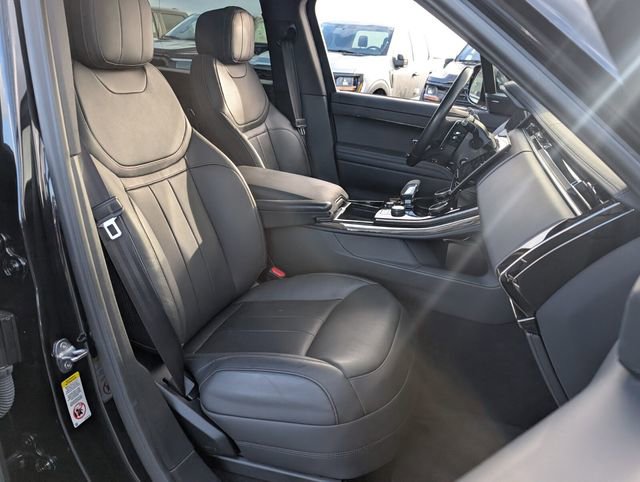 Used 2023 Land Rover Range Rover Sport SE image 16